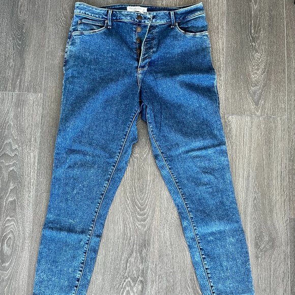 Abercrombie Skinny Jeans - Picture 1 of 3